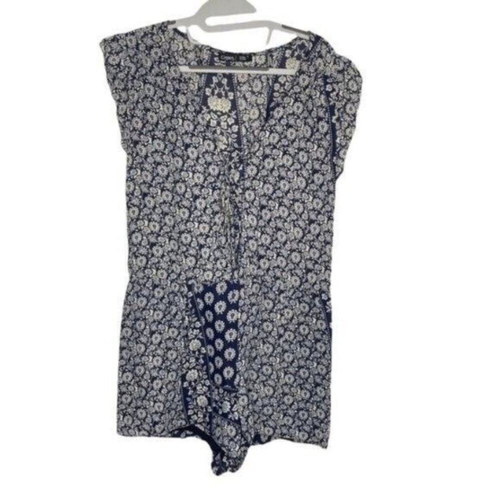Gypsy 05 Womens Size S Blue Floral Short Sleeve V-Neck Lined Casual Romper